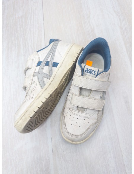sneakers grises con turquesa