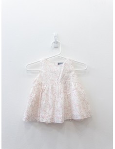 vestido blanco con bolas fucsia neon