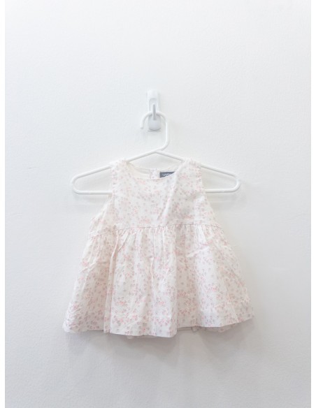 vestido blanco con bolas fucsia neon