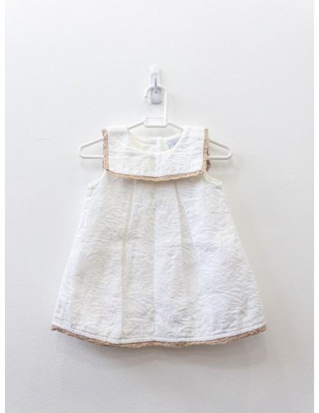 vestido blanco con detalle beige