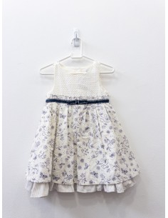 vestido blanco con mariposas y cituron negro