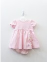 vestido rosado con flores bordadas