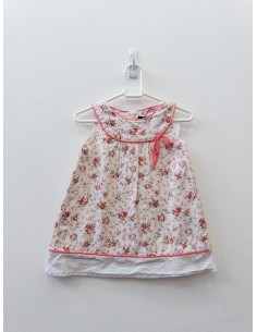 vestido blanco con flores rosadas y moradas