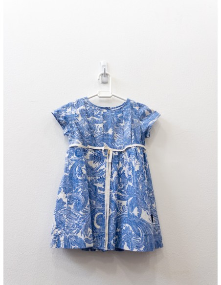 vestido con detalles azules