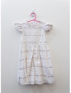 vestido blanco con flores fucsias