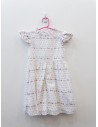 vestido blanco con flores fucsias