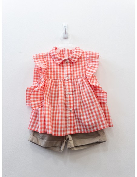 set camisa de cuadros naranja y short beige