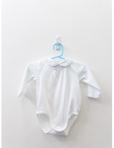 monito blanco con detalle celeste en cuello