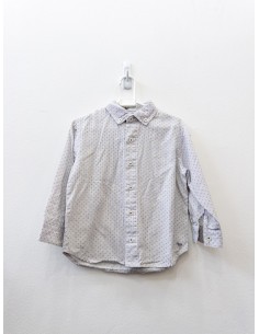 camisa gris con detalles grises