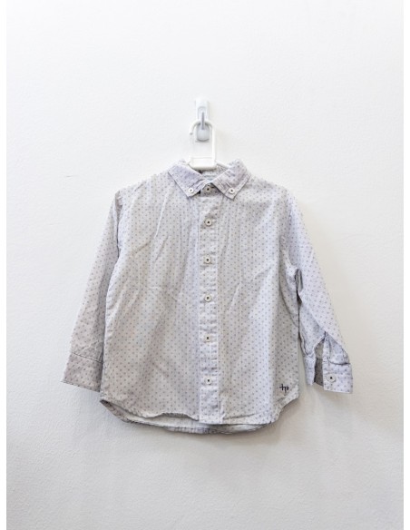 camisa gris con detalles grises