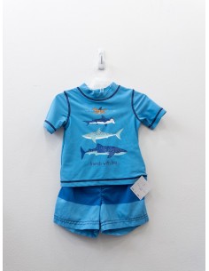set pantalon de bano con camisa celeste tiburónes