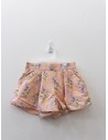 short salmon con flores moradas
