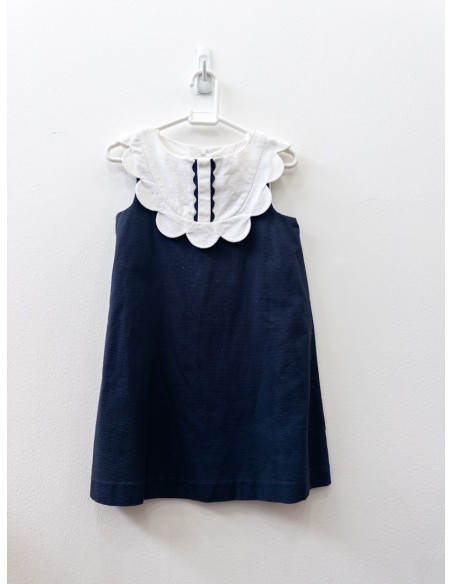 vestido azul con cuello blanco