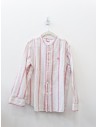 camisa blanca con rayas rojas