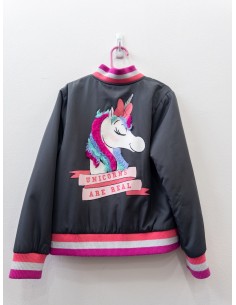 chompa gris con unicornio 2