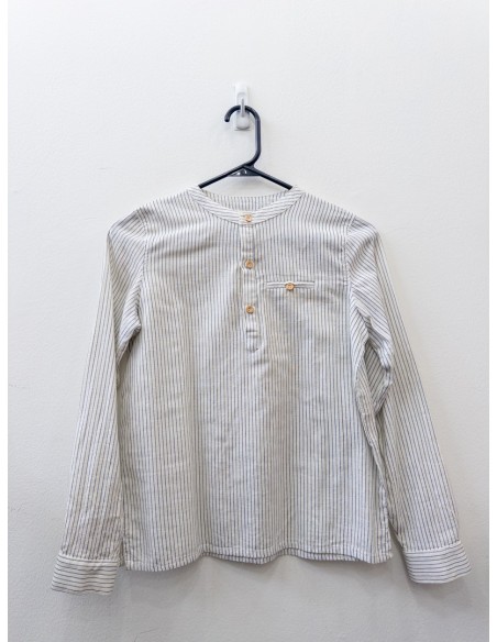 camisa blanca rayas grises