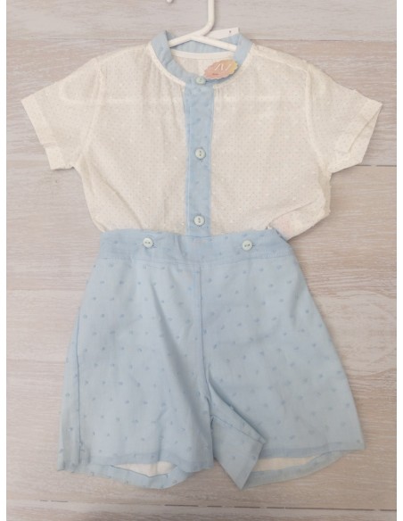 enterizo short rosado con camisa blanca con puntos celestes