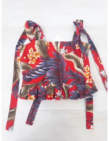 set rojo con flores azules