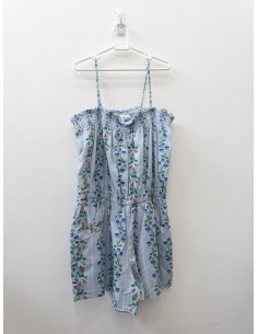 enterizo celeste con flores azules