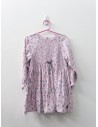 vestido rosado con flores celestes y moradas