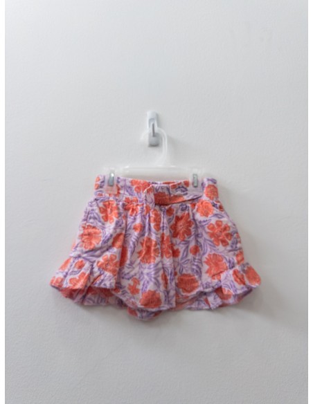 short rosado con flores rojas
