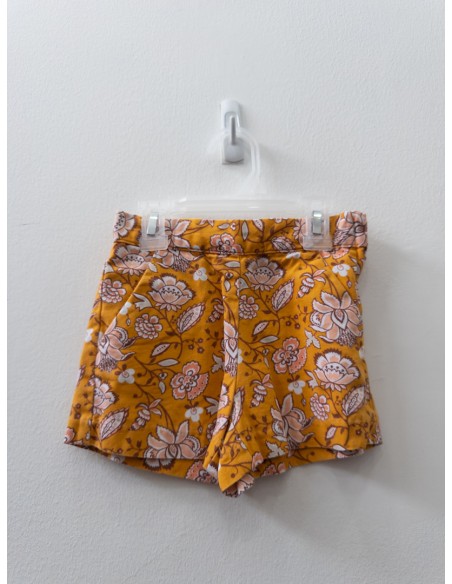 set mostaza de short y blusa con flores