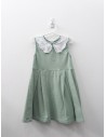 vestido verde con cuello blanco
