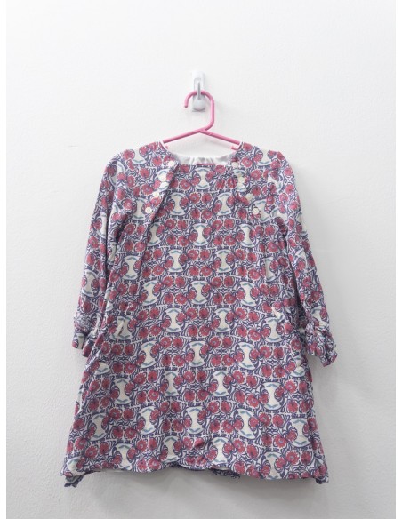 vestido beige con flores rosadas