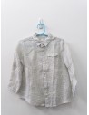 camisa blanca con detalles amarillos y turquesas