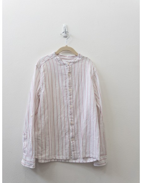 camisa blanca con rayas rosadas