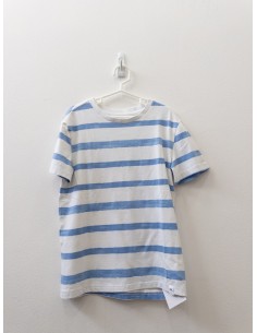 tshirt blanca con rayas celestes