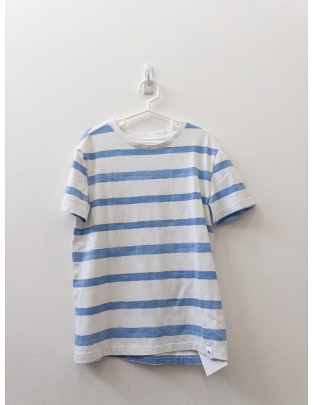 tshirt blanca con rayas celestes