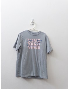 camisa gris con ballena en pecho