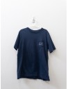 camiseta azul oscura con ballena detras