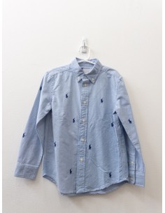 camisa celeste con logo azul