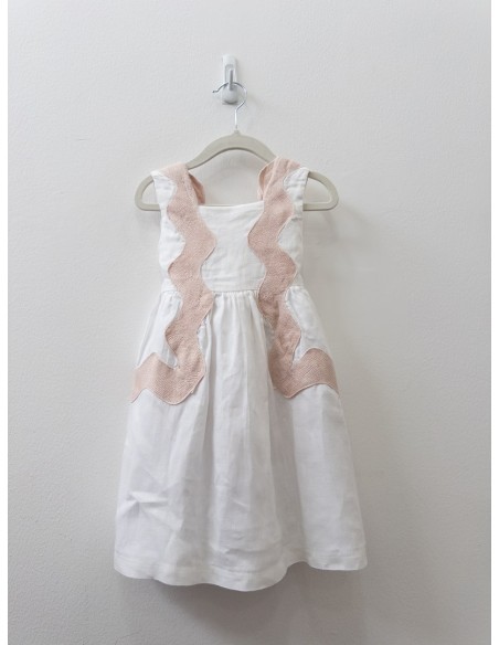 vestido blanco con detalles rosa