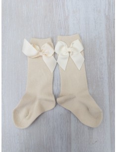 medias beige con lazo