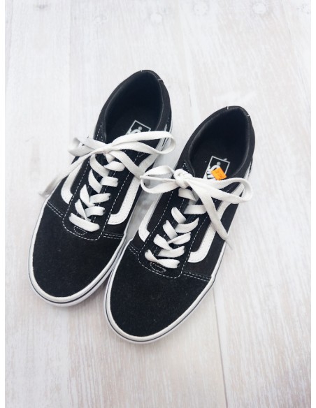sneakers negros con blanco