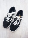 sneakers negros con blanco