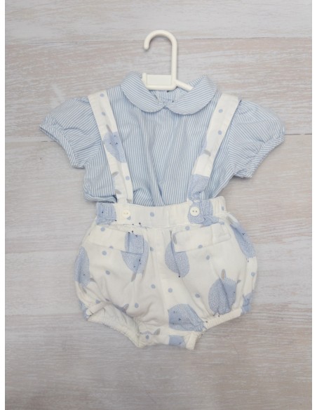 set enterizo blanco con ovejas celestes y rop rayas celestes, corre pequeno