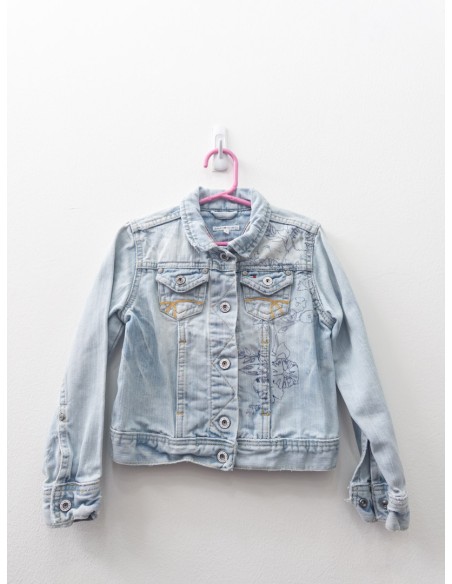 chaqueta jean con dibujos azules