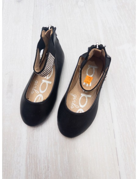 zapatos negros con cierre