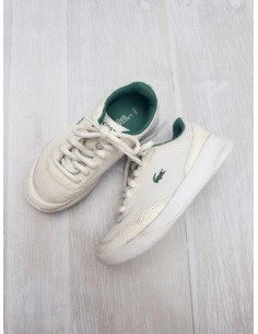 sneakers blancos con verde