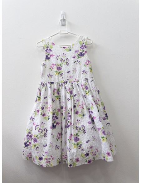 vestido blanco con flores moradas