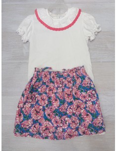 set falda flores y top blanco con detalle fucsia