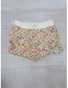 short blanco con flores naranja y rosadas