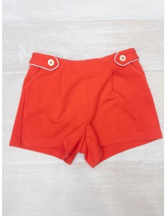 short rojo con dos botones