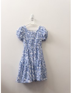 vestido blanco con flores azules