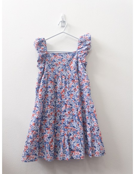 vestido celeste con flores rojas