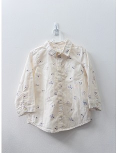 camisa beige con dibujos de perros negros